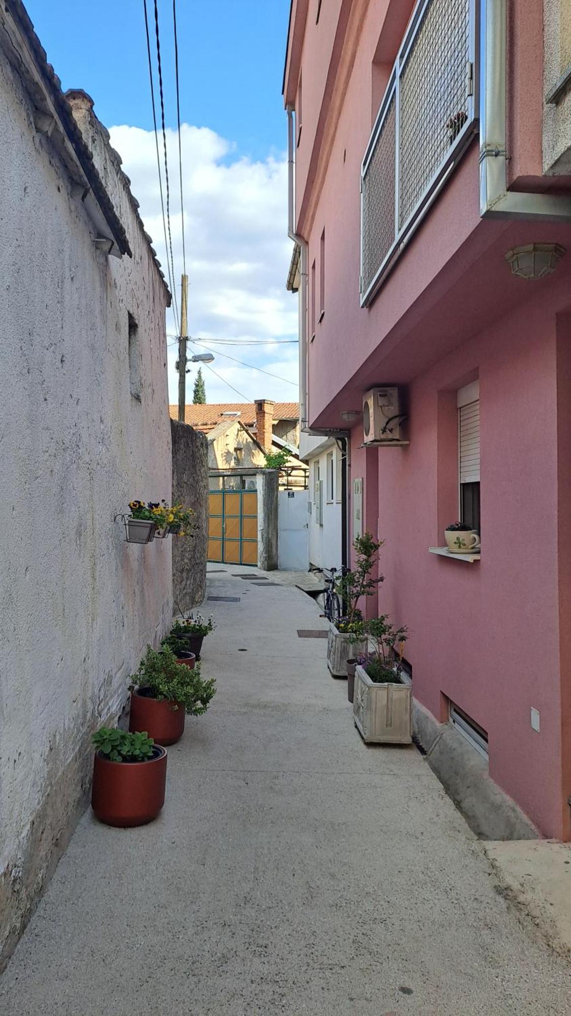 Place To * Mostar